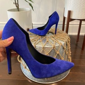 Suede pumps!